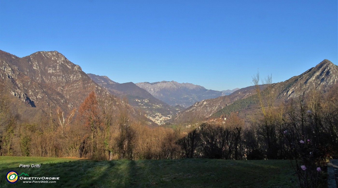 36 Vista verso San Pellegrino tra Zucco a sx e Pizzo di Spino a dx.JPG